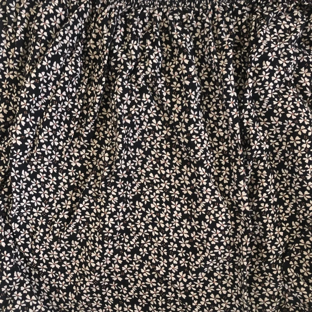 Brandy Melville Luma Skirt - Picture 4 of 4